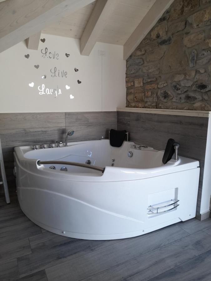 White Suite - Jacuzzi, Swimming Pool & Lake View Lezzeno Exterior foto